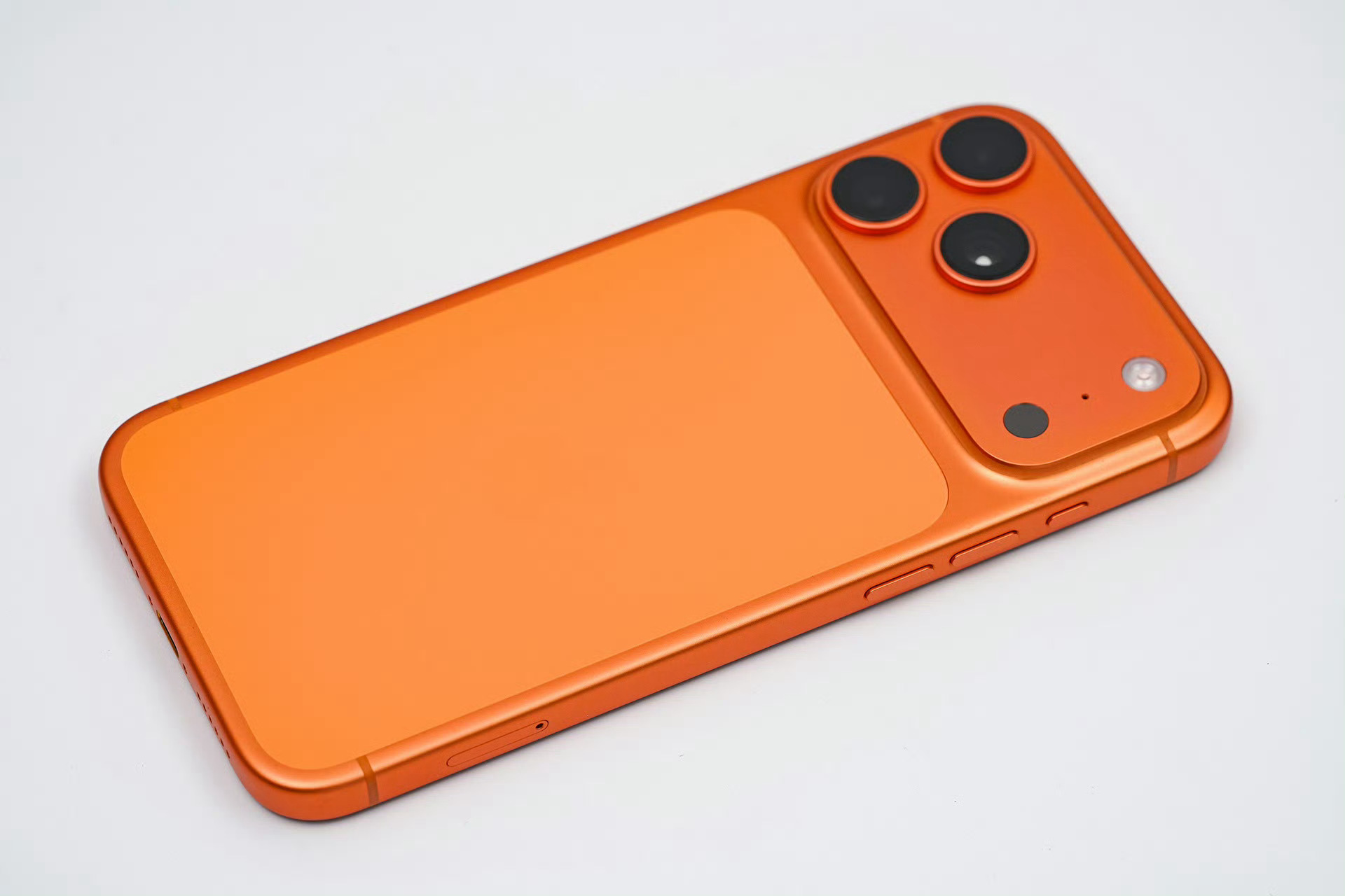 苹果天价扫荡全球手机内存这库克不地道啊！财大气粗也不能扰乱市场啊！建议抵制苹果手