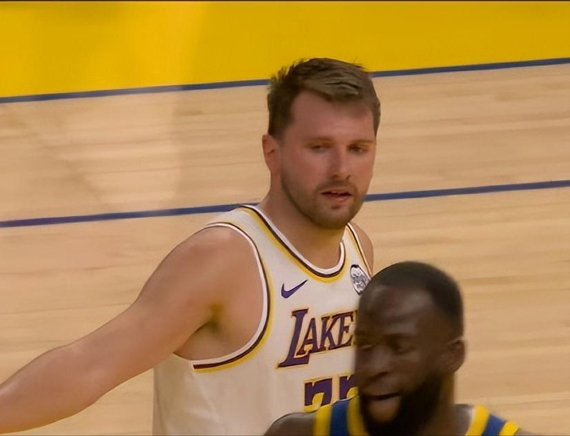 东契奇第三节手感太火热！
三分球6中4，单节12分！

东契奇上分太快，三分手感