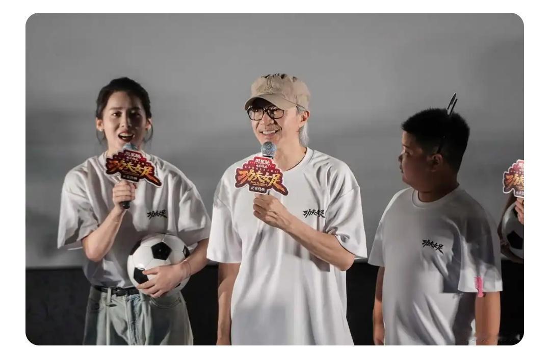 周星驰新片《功夫女足》四天票房破7亿，口碑却两极分化，它究竟是情怀复刻还是温柔升