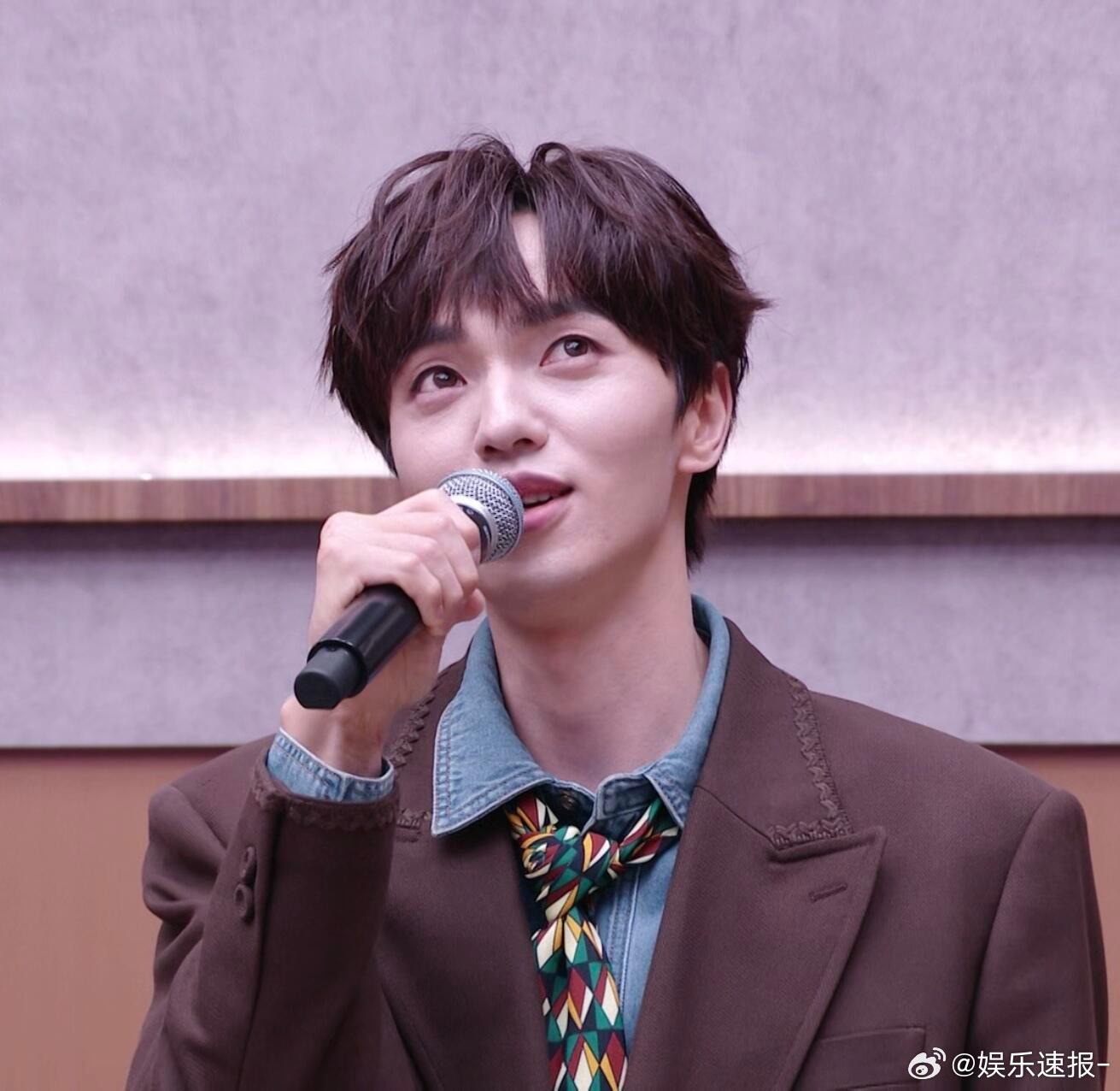 管健嘉晨帮小沈阳组拉票管健嘉晨表白叶润泽披哥这段名场面反复刷！管健嘉晨坦荡为小沈