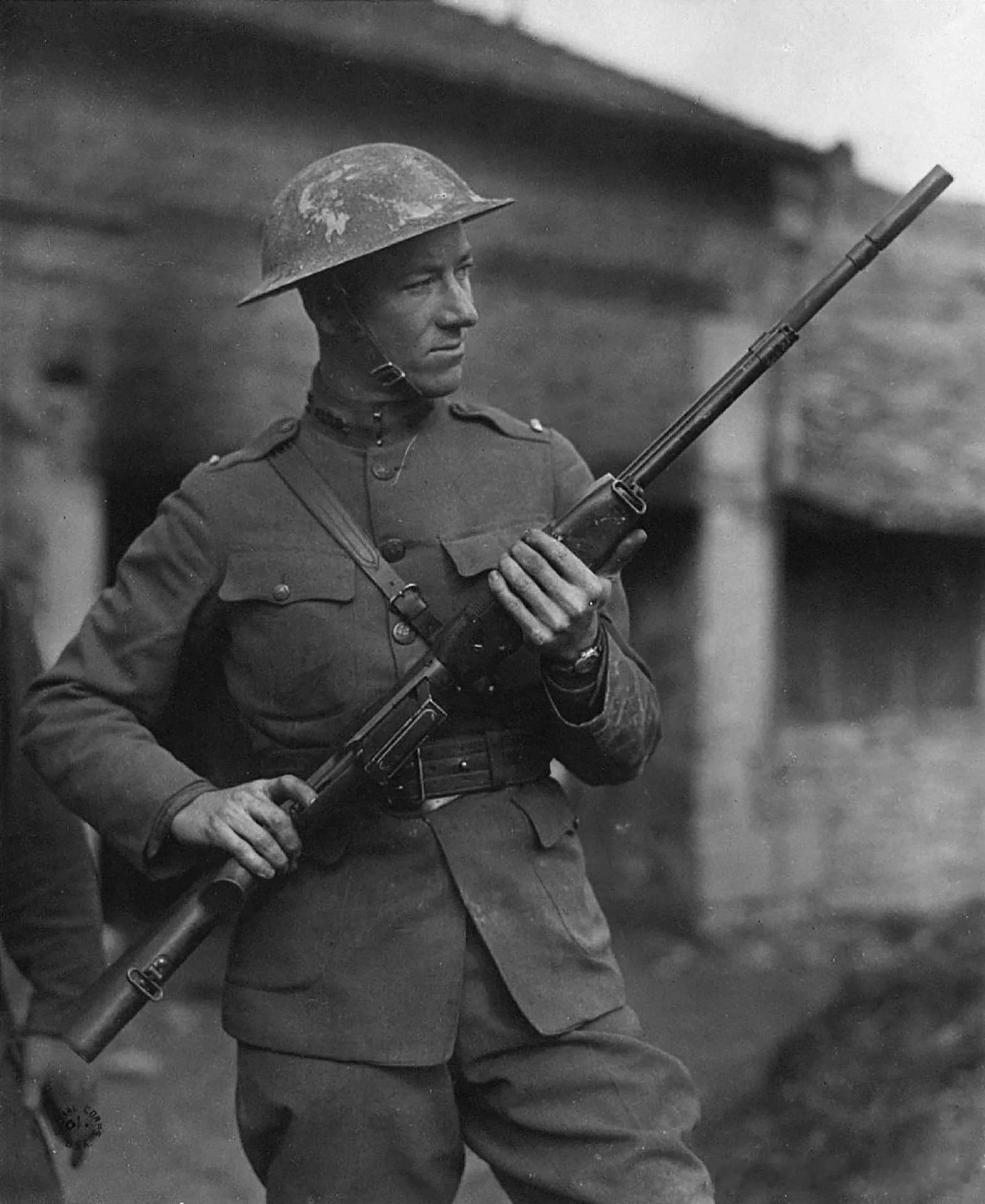 1918年John M. Browning的儿子Val A.Browning勃朗