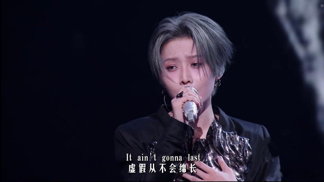 王嘉尔刘雨昕MMAM合作舞台 微博之夜最佳合作！两位王者用歌声对话，情感饱满，太