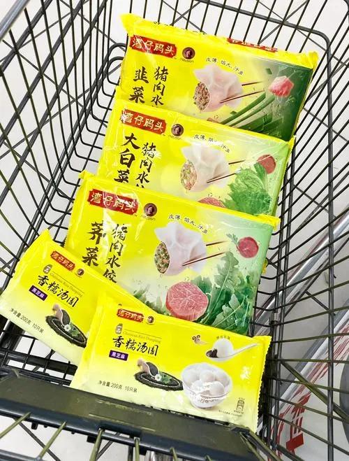 从单亲妈妈到年入60亿的“水饺皇后”，一个曾被泰国婆婆要求当妾的山东女人，最终在