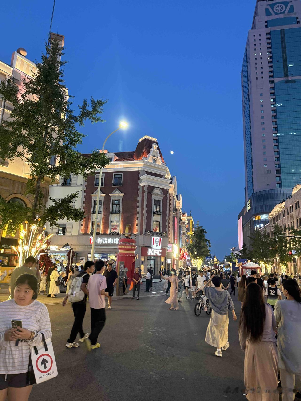 夏日生活随记自从家里的宽带撤了之后我就每天中午开始了自我欣赏的生活模式，做好两个