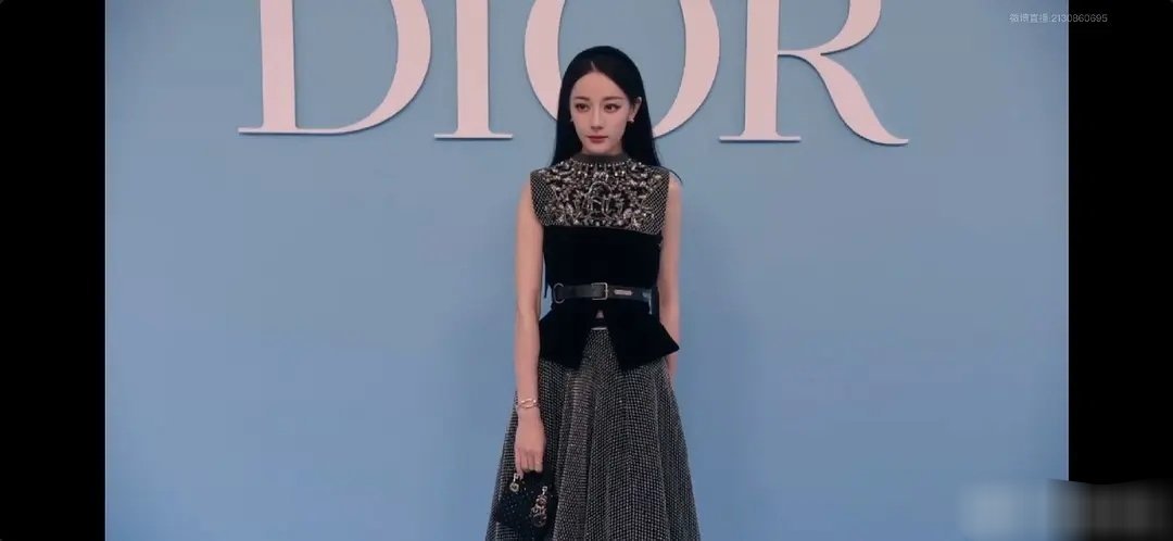 迪丽热巴这个新造型咋感觉不美了啊？ ​​​