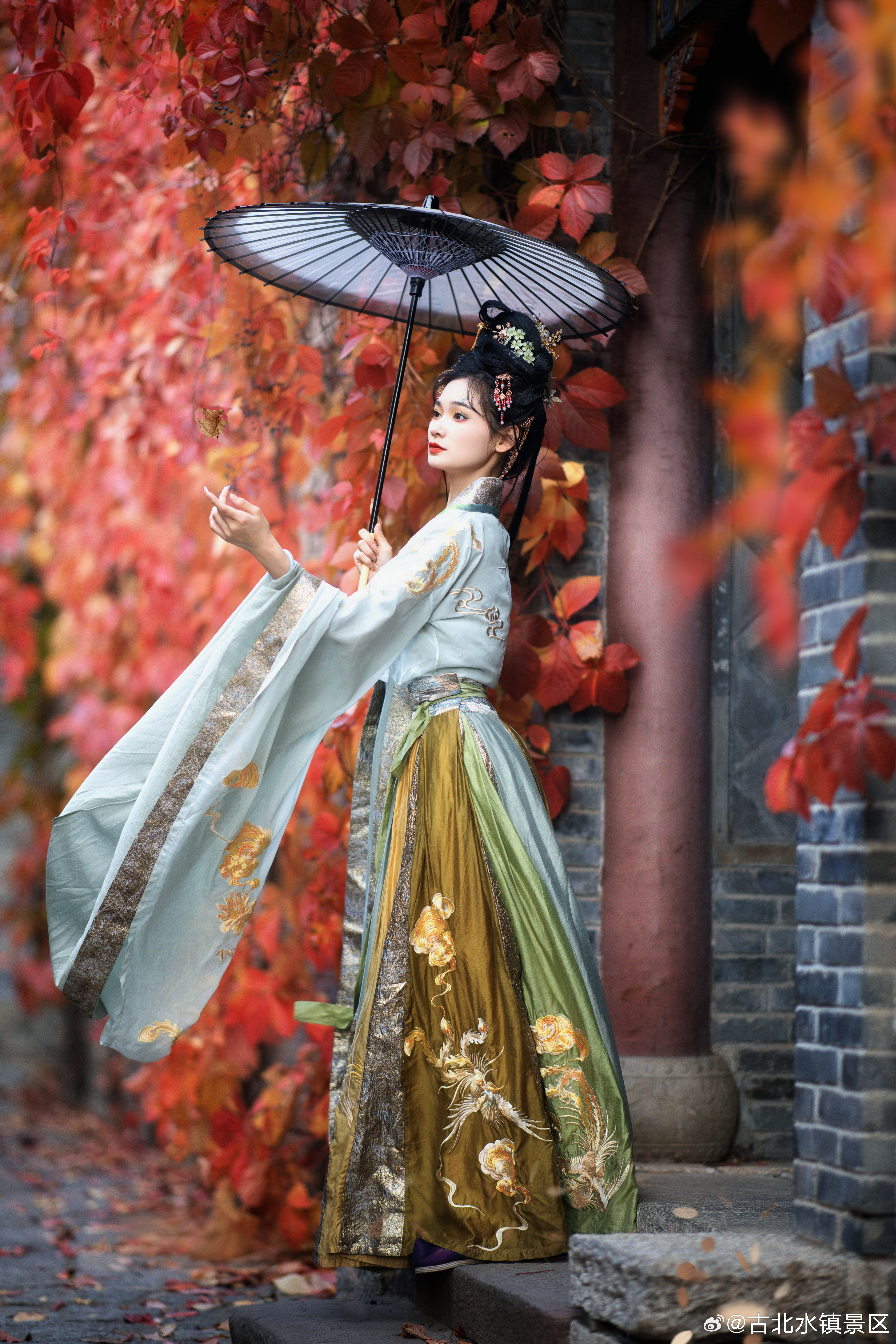 论：古北水镇的秋天和汉服的适配度姐妹们，看图说~优惠政策：2024年9月21日-