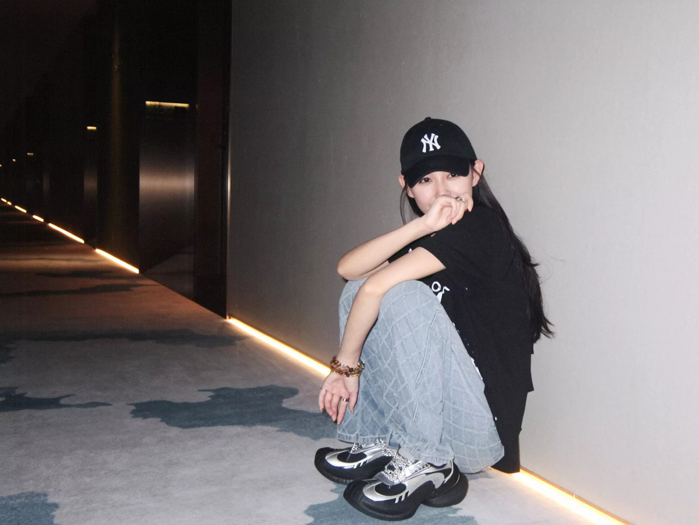 蒋依依[超话] 💜蒋依依继续营业中 “捧起月亮也能捕捉你眼里的星辰吗” 𝑪?