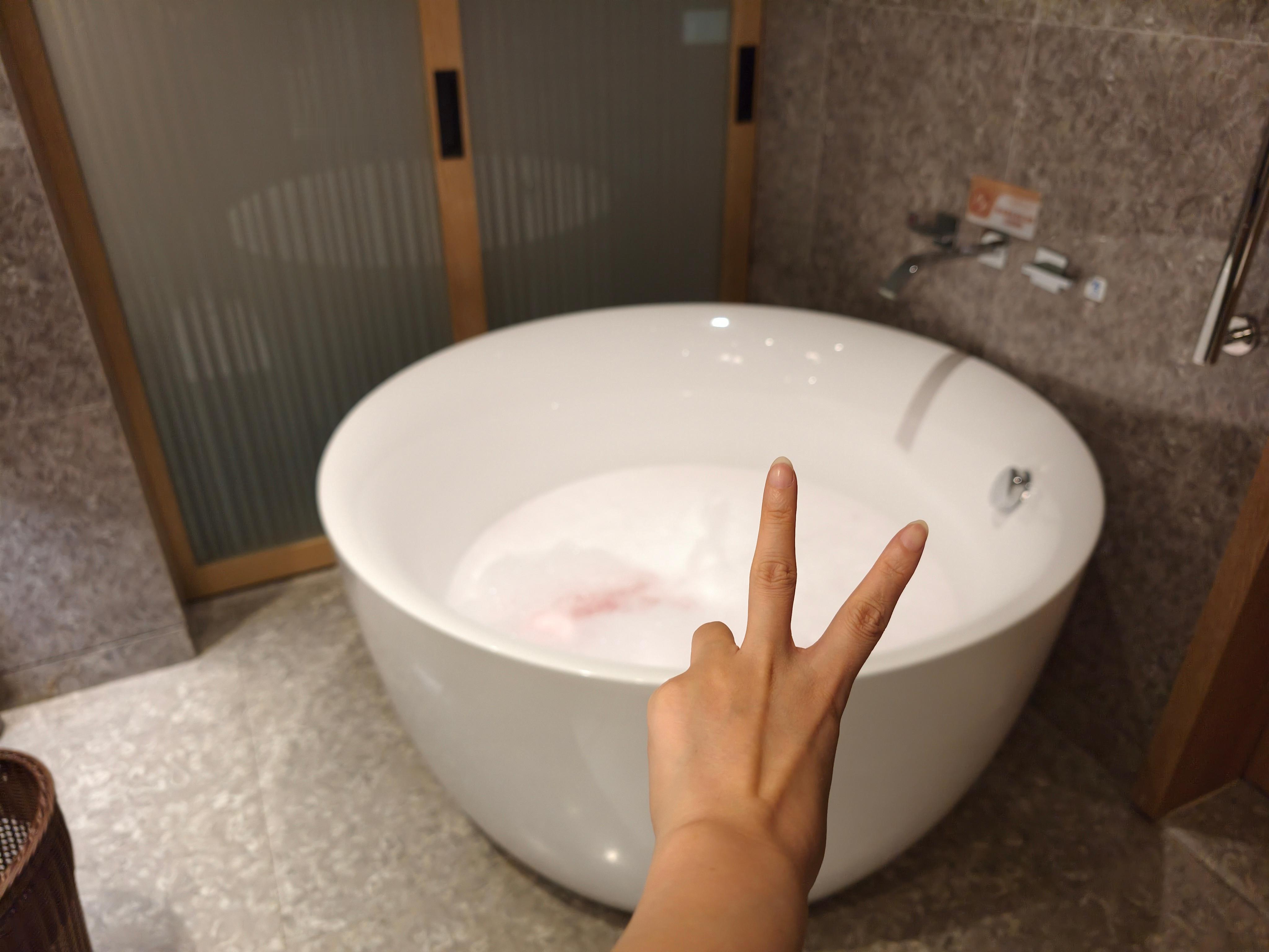 健身回来，今天泡个澡吧头头发扎起来是不是有点像道姑？ 昆明