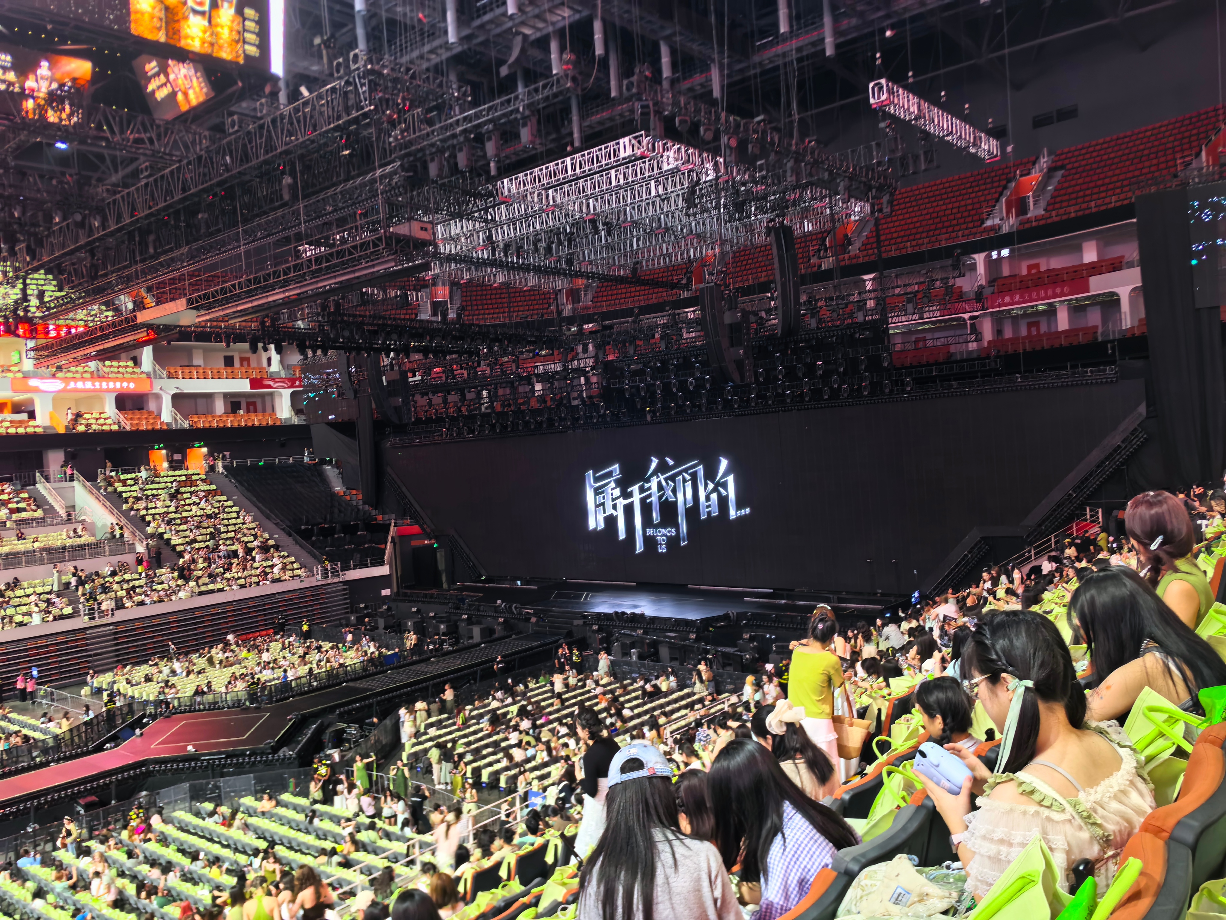 侯明昊侯明昊属于我们的巡回演唱会来超话实况热聊看演唱会  今天大侧面 等你来你说