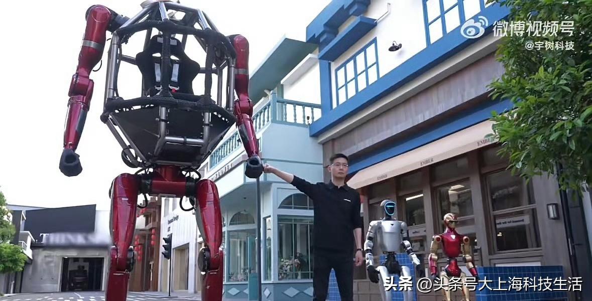 宇树这个390万的“变形金刚”GD01，翻译成人话就是：会站会趴会捶墙，但上不了