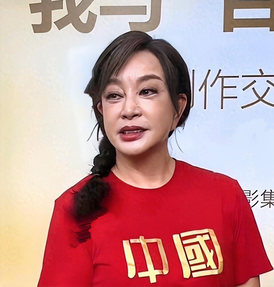 四婚八恋无儿女，反正我是实在想不通这些有钱人为啥不躺平，比如成龙，那么大年纪还拼