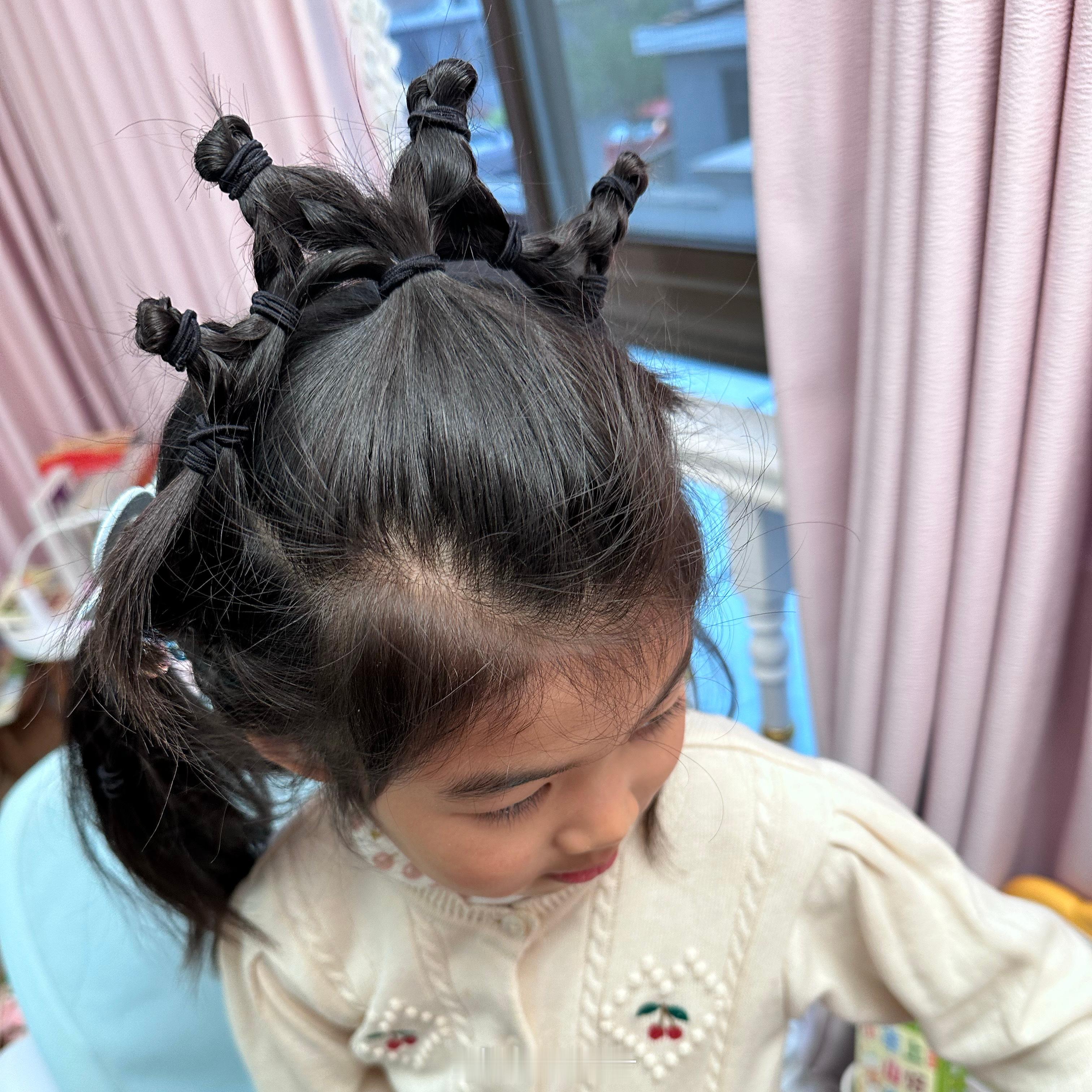 许愿可可爱爱的微钩挂满小脑袋想继续挑战新发型了羊小李女孩 羊小李leolambs