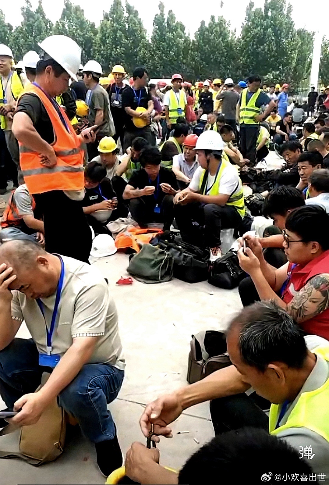 中国大陆建造高楼小区，会馆的农民工 