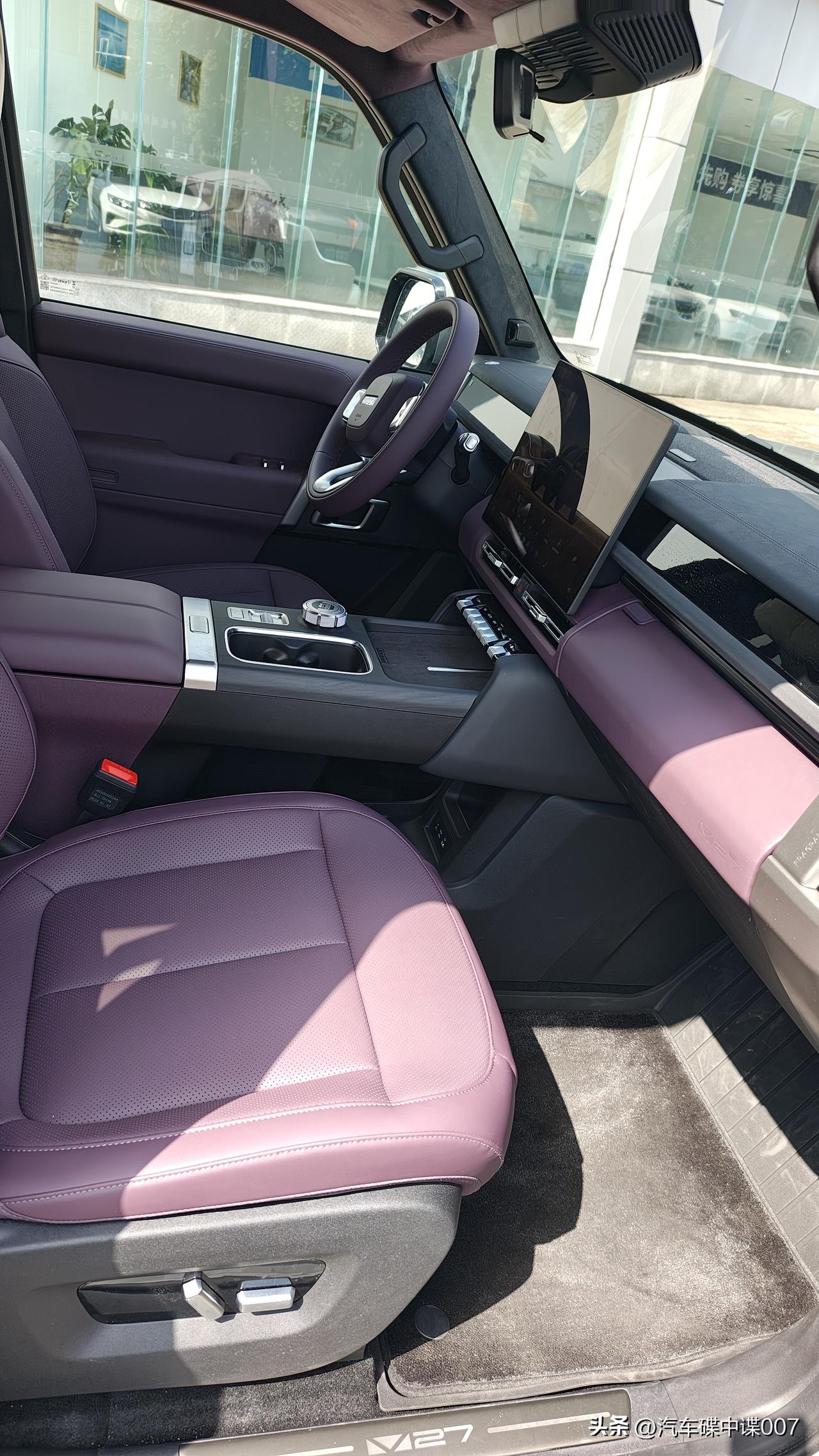 试驾奇瑞icarv27 ，底盘体验极佳，H臂独立悬挂果然名不虚传！
先说说内饰，