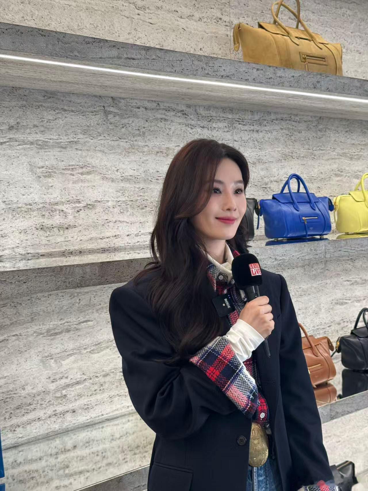 每次看到刘诗诗的活动照片，都被她的气场震撼！她的上海活动真的太惊艳，西装搭配精致