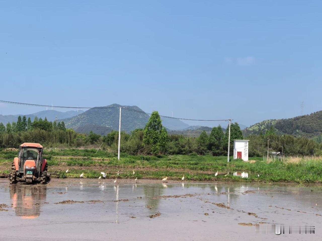 很多人在评价一个人，或者一件事的时候，往往会忘掉，每个人身上是同时、有好的与不好