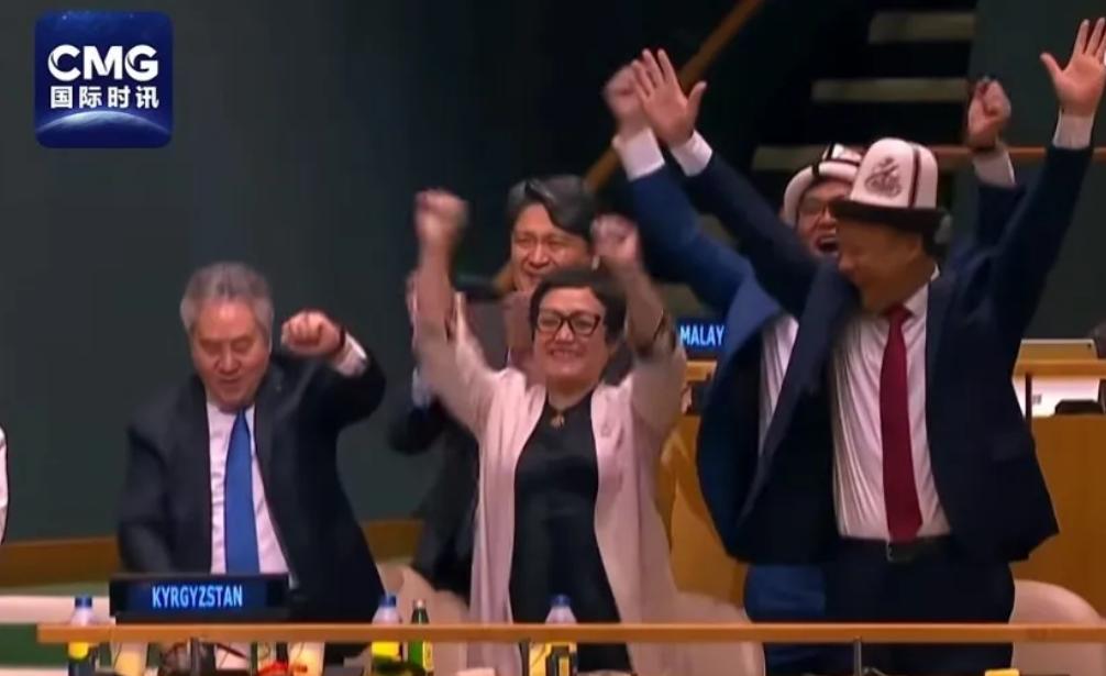 中国支持的，赢了！
菲律宾砸钱忙活整整三年，到处游说拉票，结果末轮投票直接被打崩