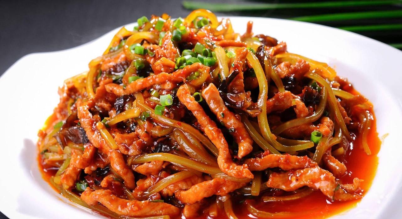 假如给你一锅大米饭，下面6道下饭菜只能选一个，你会选哪一道？
一锅热腾腾的大米饭