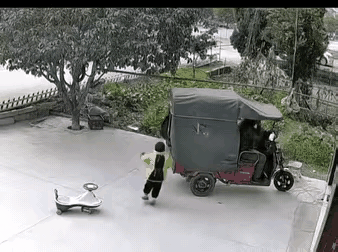 也真是马虎！
你都不知道看一眼孩子上车了吗？看看孩子坐的安全不？
起码也的喊一声
