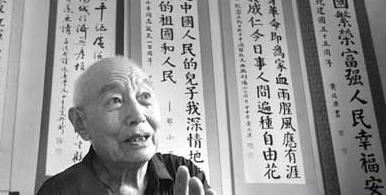 1944年8月，日本兵突然将看守所的大门打开，日本翻译对着8名八路军战士说：火车