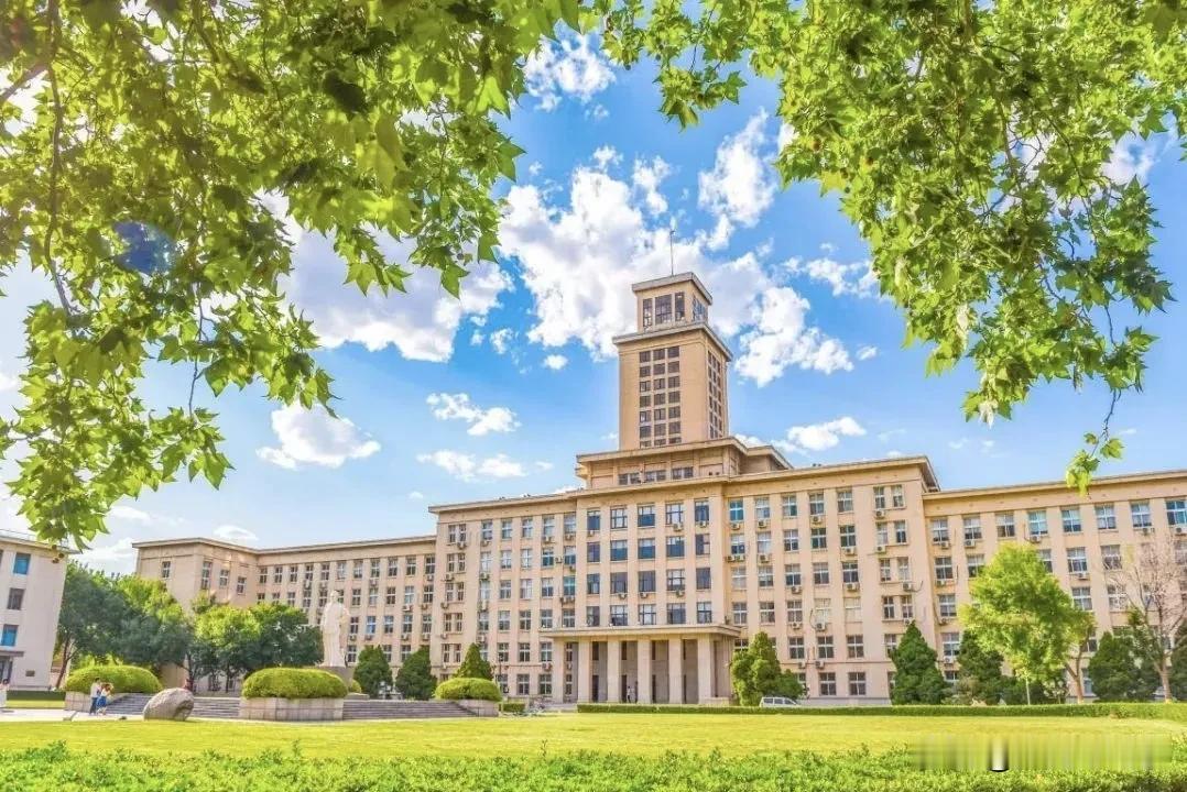 南开大学天津录取线公布，最低649分

工科实验班投档最低分664分，
医学最低