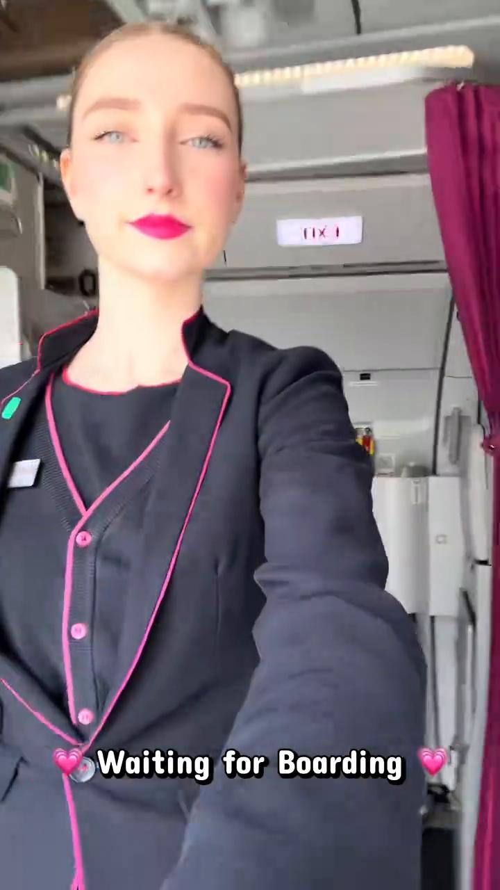 Cabin Crew。
Mini Vlog。
Departure。
Turnar