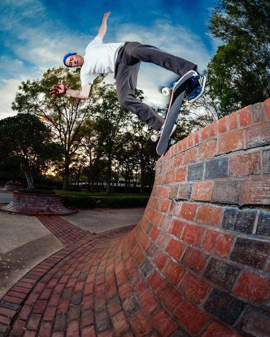 美国时间 5 月 26 号，也是 Dylan Rieder 的生日这天，Thra