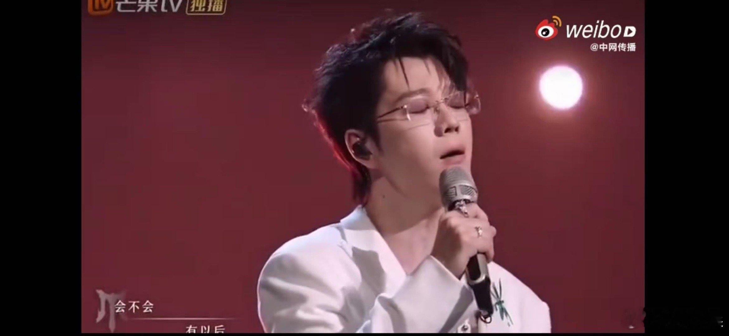 快乐老咖先破碎再燃爆主打反差 快乐老咖初舞台先唱《记得》，四人的破碎感太戳人，再