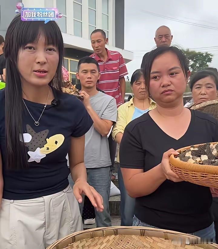 重庆呆呆为什么要开美颜！自己，某些网友拿着重庆呆呆忘记开美颜说事，觉得素颜很老，