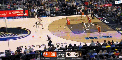 终于来了！加兰三分命中拿下首个运动战得分！
在今天NBA常规赛快船对阵勇士的第二