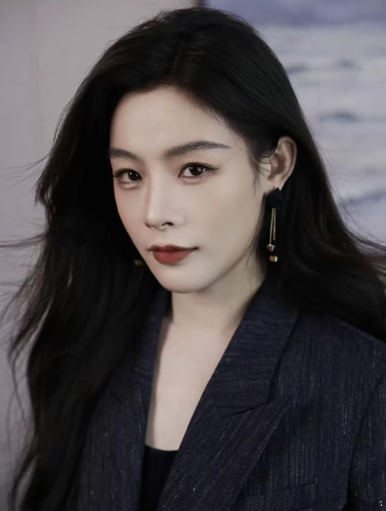 资本大佬为什么都盯着陈丽君，原因其实很简单，不是她长得美，也不是她演技好，而是因