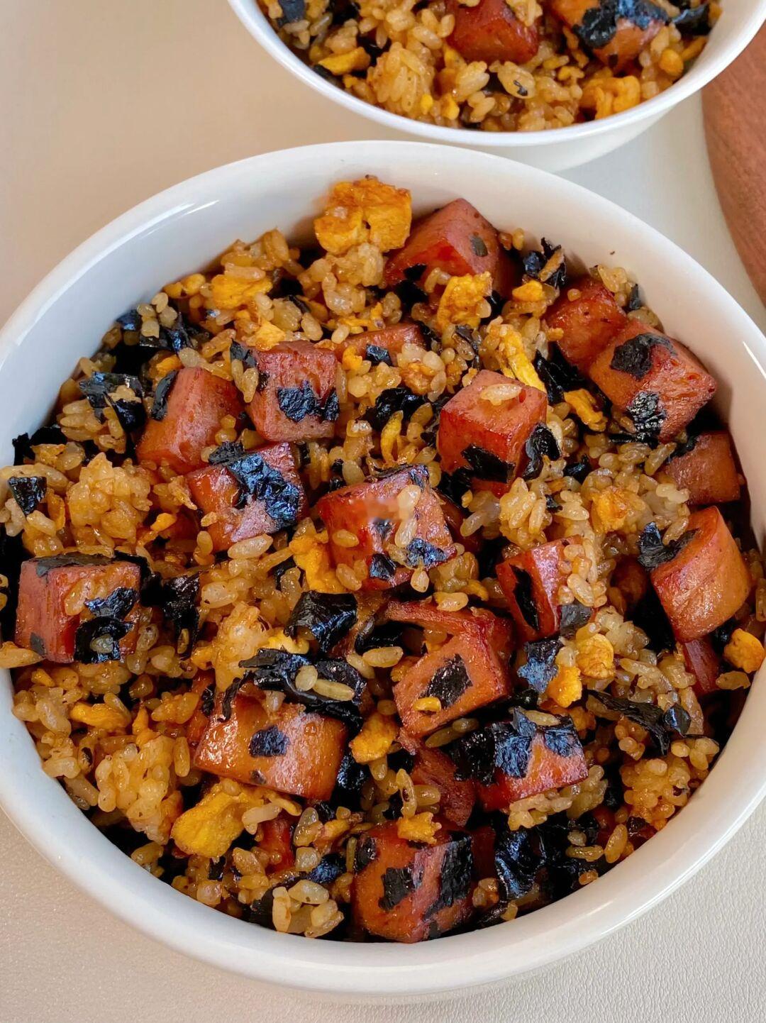 答应我…一定要试试海苔午餐肉炒饭！巨巨好吃