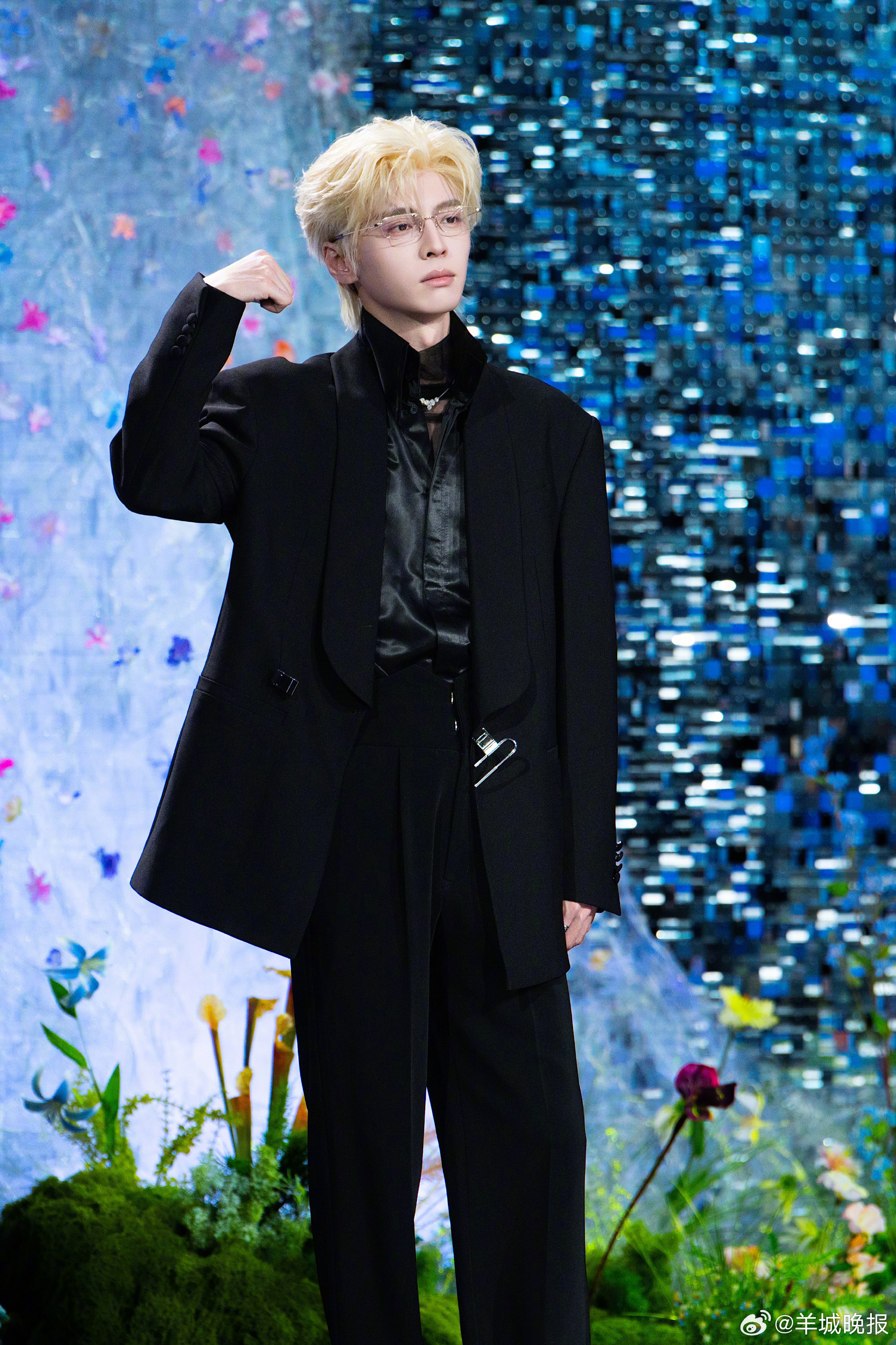 【盛典之上，谁的红毯状态硬控你】QQ音乐超级巅峰之夜于3月28日在杭州黄龙体育中