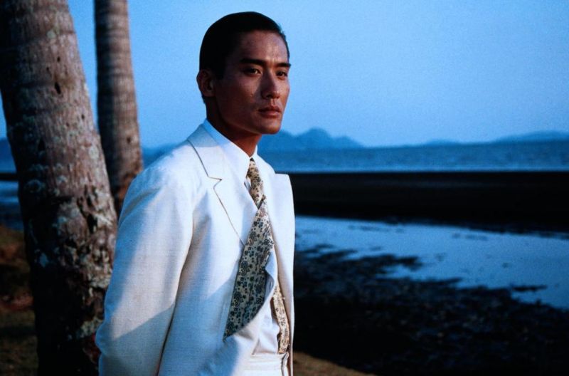 《情人》（1992）片场的梁家辉 今天是他的68岁生日~𝐓𝐨𝐧𝐲 𝐋?