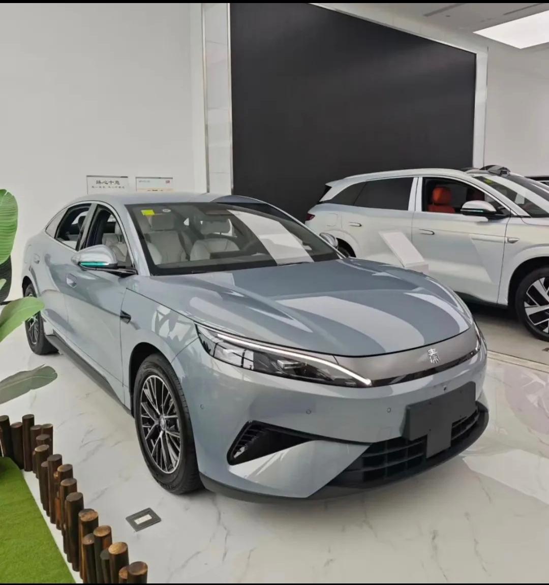 秦MAX实车到店了，这波价格大概率有惊喜
 
昨天顺路去4S店瞅了眼秦MAX，展
