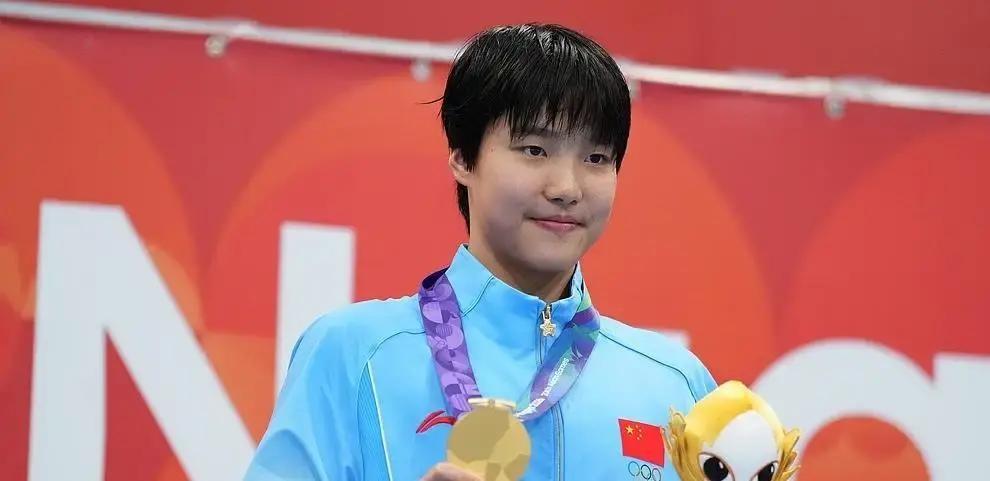 一个13岁的初三学生，在亚运会拿了三块金牌，然后火速回国准备中考——这是我今年听