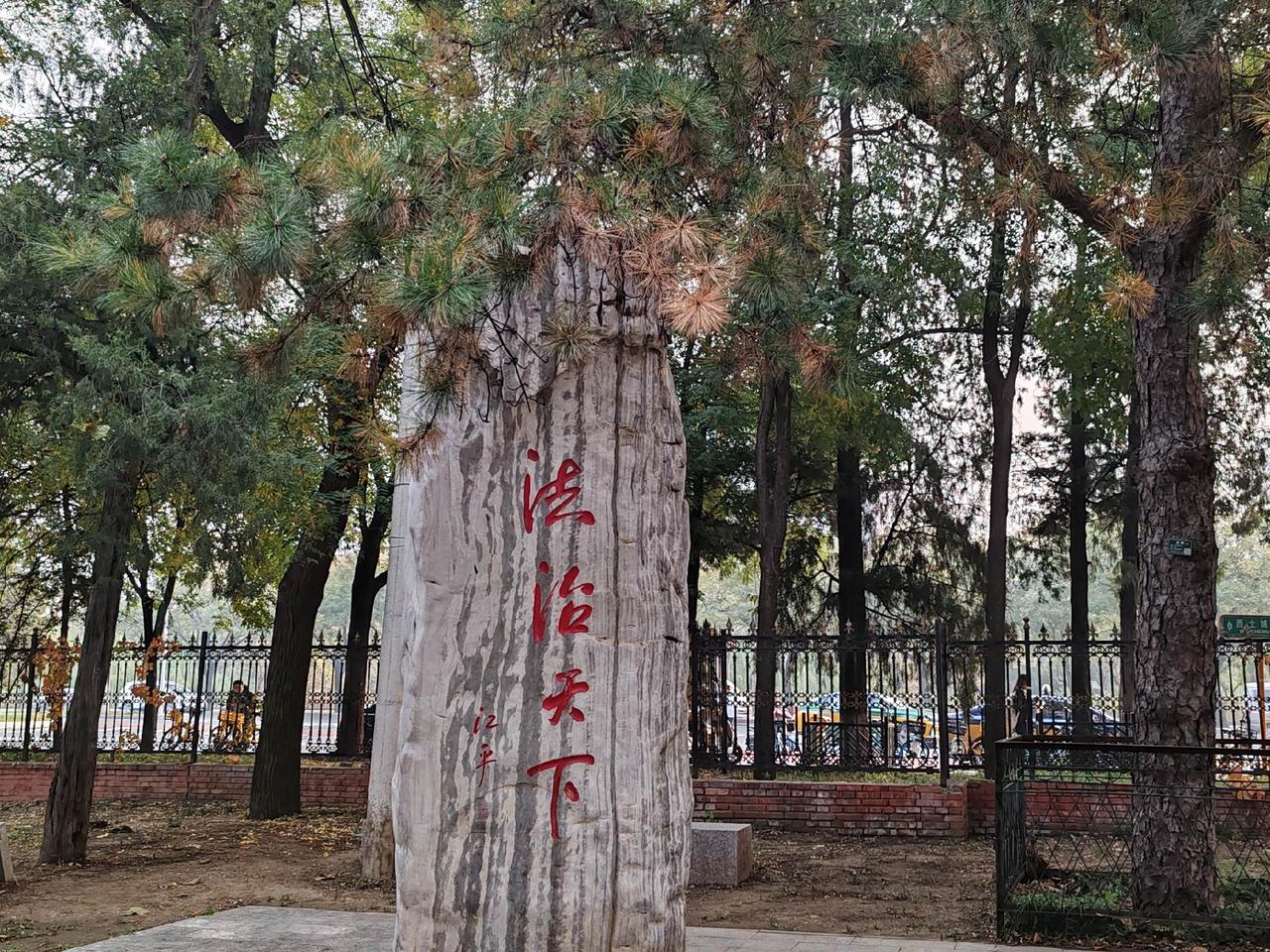 坚信法治，坚信未来会越来越好。这是江平老先生的“思想遗产”之一。参加北京市海淀区