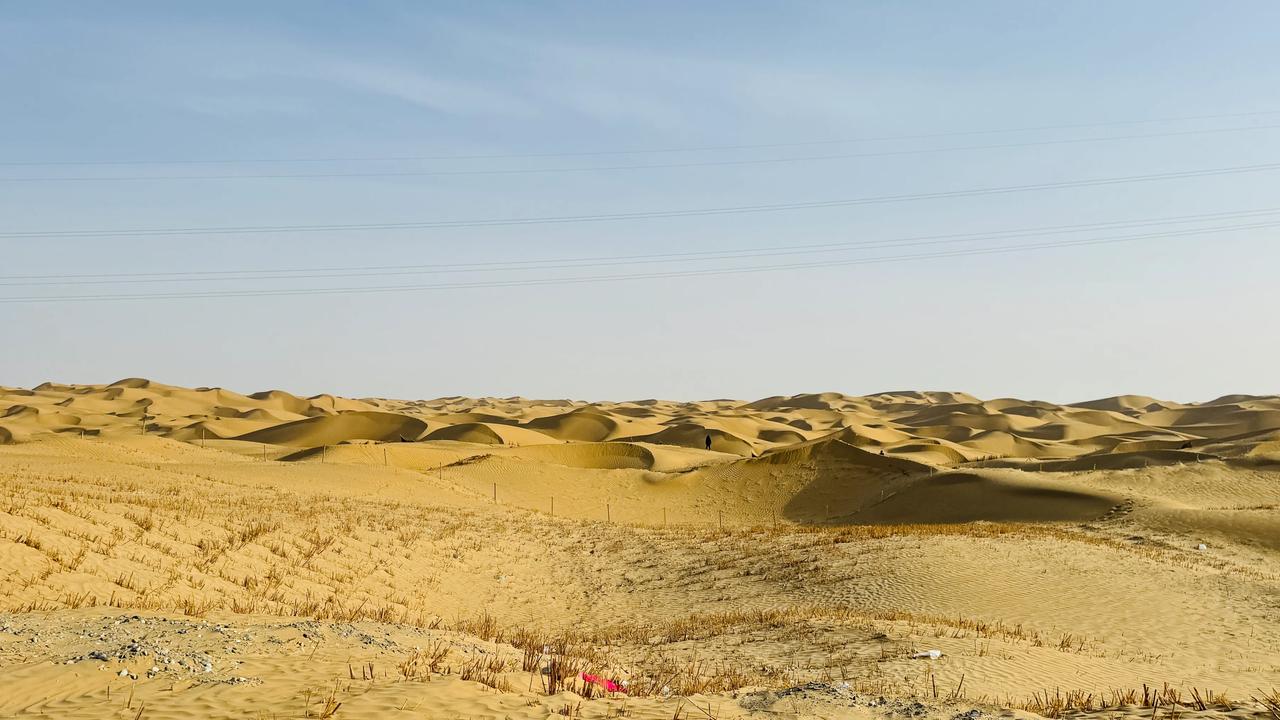 刚从新疆回来，阿克苏-塔中镇-和田-喀什，超越了塔克拉玛干大沙漠，最远到了白沙湖