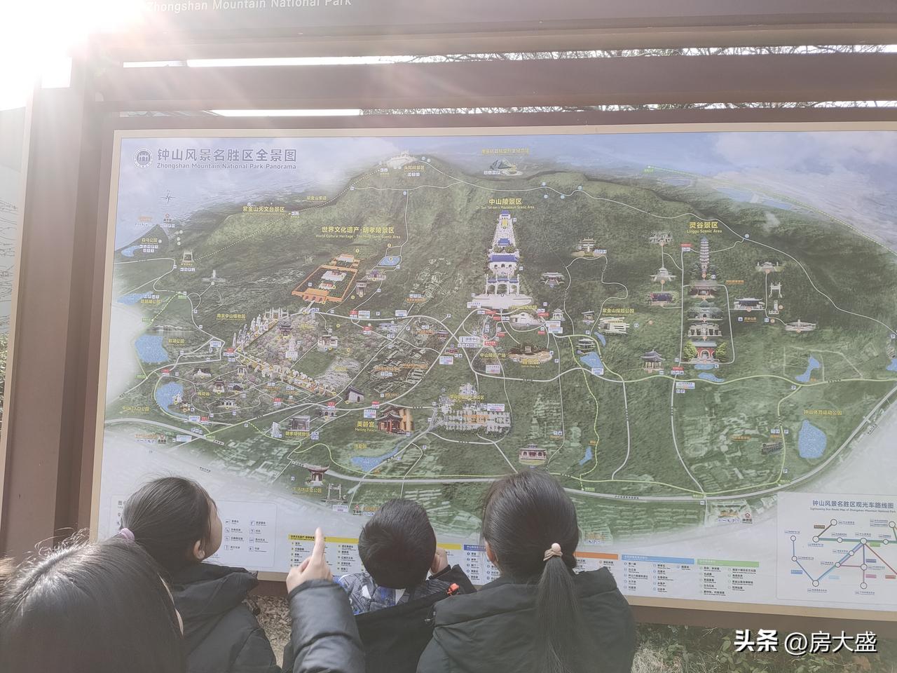 上当受骗根本原因并非“笨”，而是人性弱点与信息差作祟。
人性弱点是“内因”。贪念