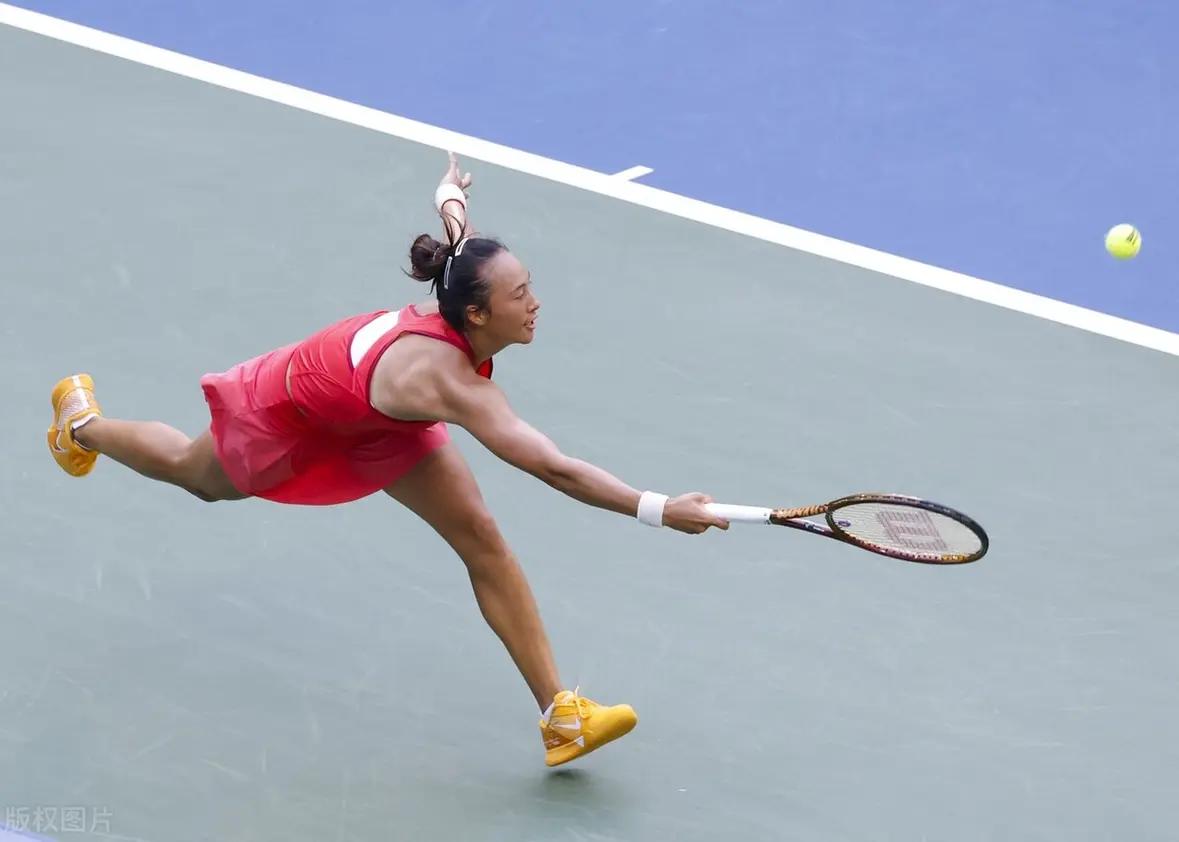 0-2惜败！郑钦文倒在世界第一拍下：输了比分，却赢走了所有掌声
 
迈阿密凌晨的