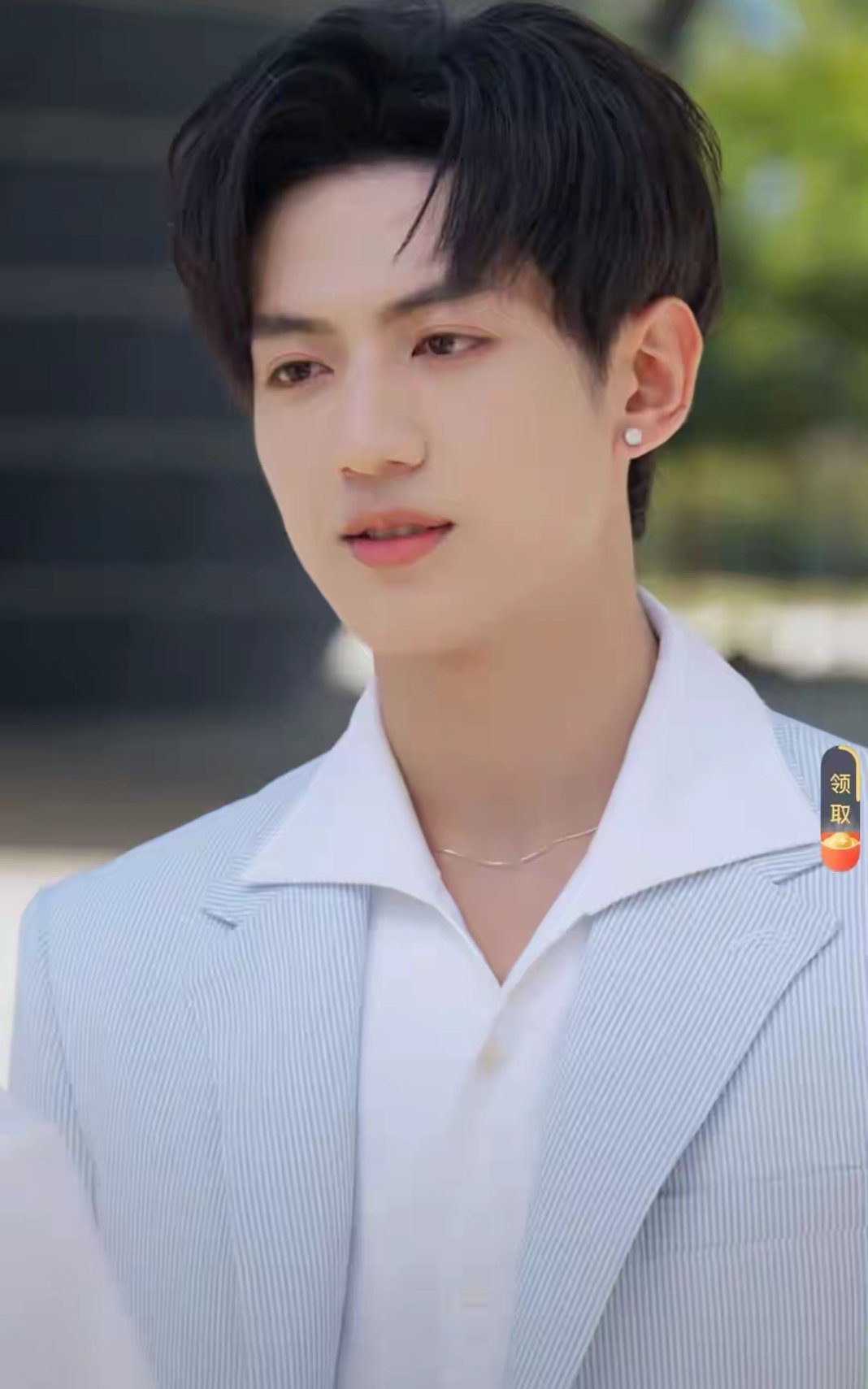 短剧圈又杀疯了！新晋00后外籍帅哥颜值太能打，眉眼气质神似吴尊，唯一美中不足就是