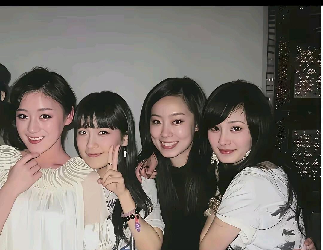 她们四个人，是北京电影学院2005级表演系的室友。
