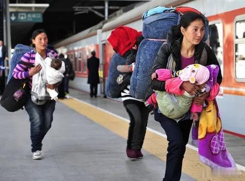 从很小有记忆的时候起，就跟着老爸赶春运——回乡下奶奶家拜年。 到后来自己长大了，