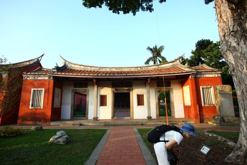 和，读为han

发现好多台湾省的人把“和”读为“han”，这其实是因为两岸对于