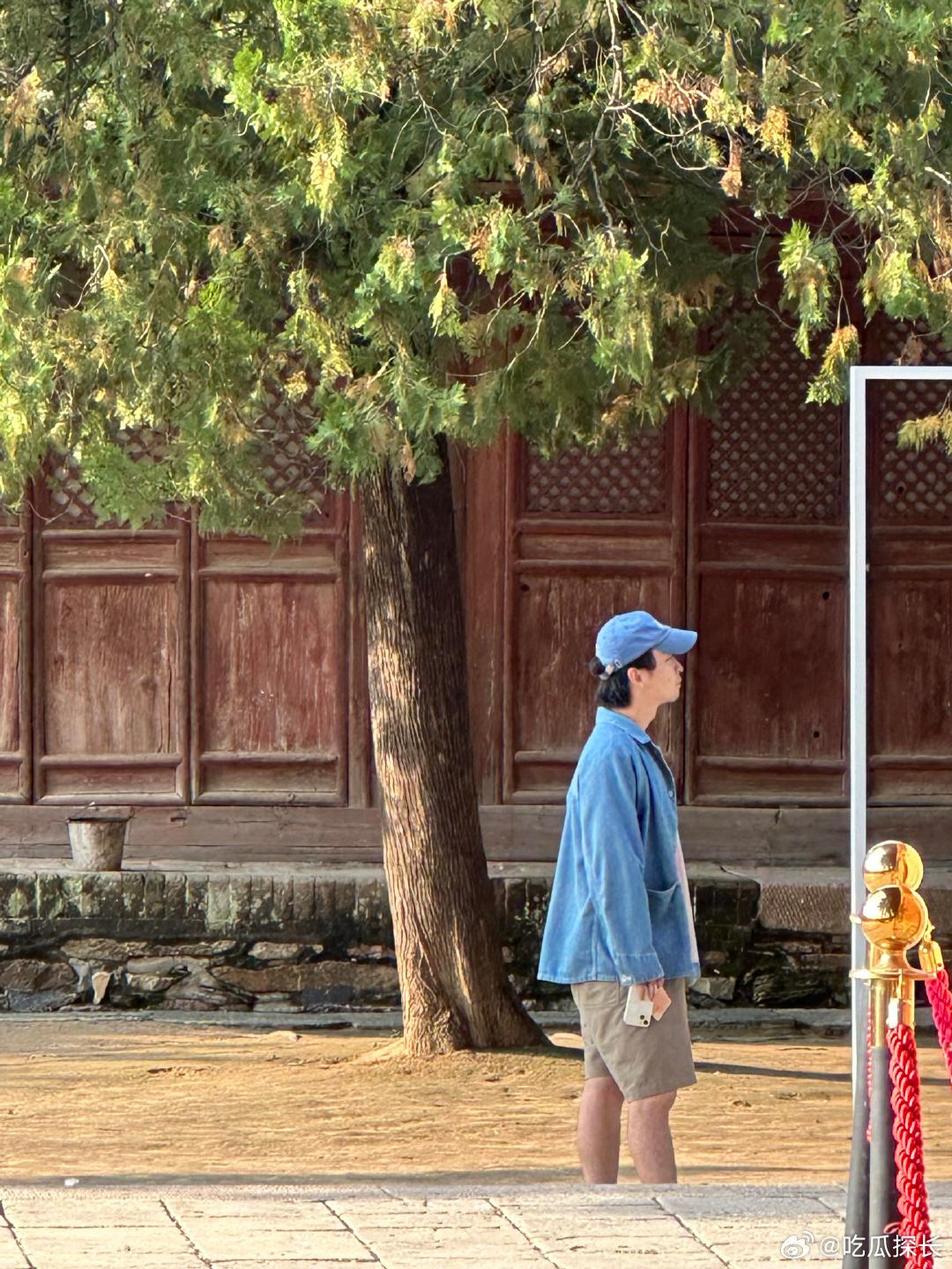 山西佛光寺偶遇董子健网友在山西佛光寺偶遇董子健，董子健身边就一个人啊。佛光寺偶遇