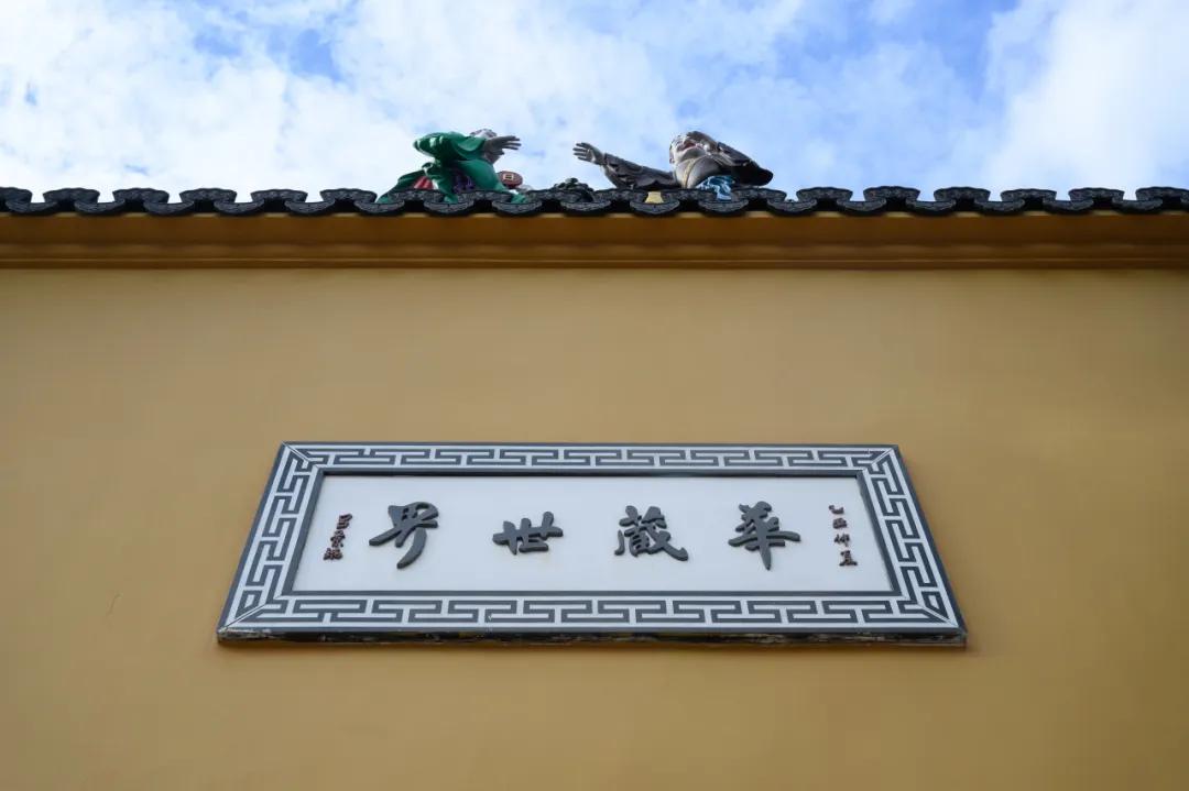 很多人身处于深山老林、古寺禅堂之中的时候，由于幽静的环境，远离了尘世之中的所有诱