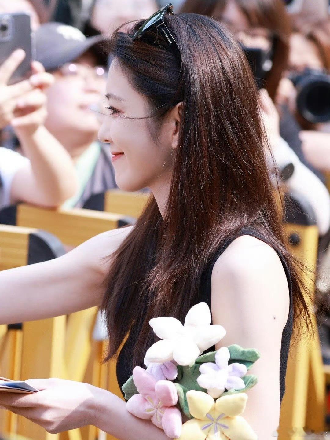 春运回家被李云霄还乡戳到了 在这个回家的时节，李云霄的歌声成了最好的情感注脚。一