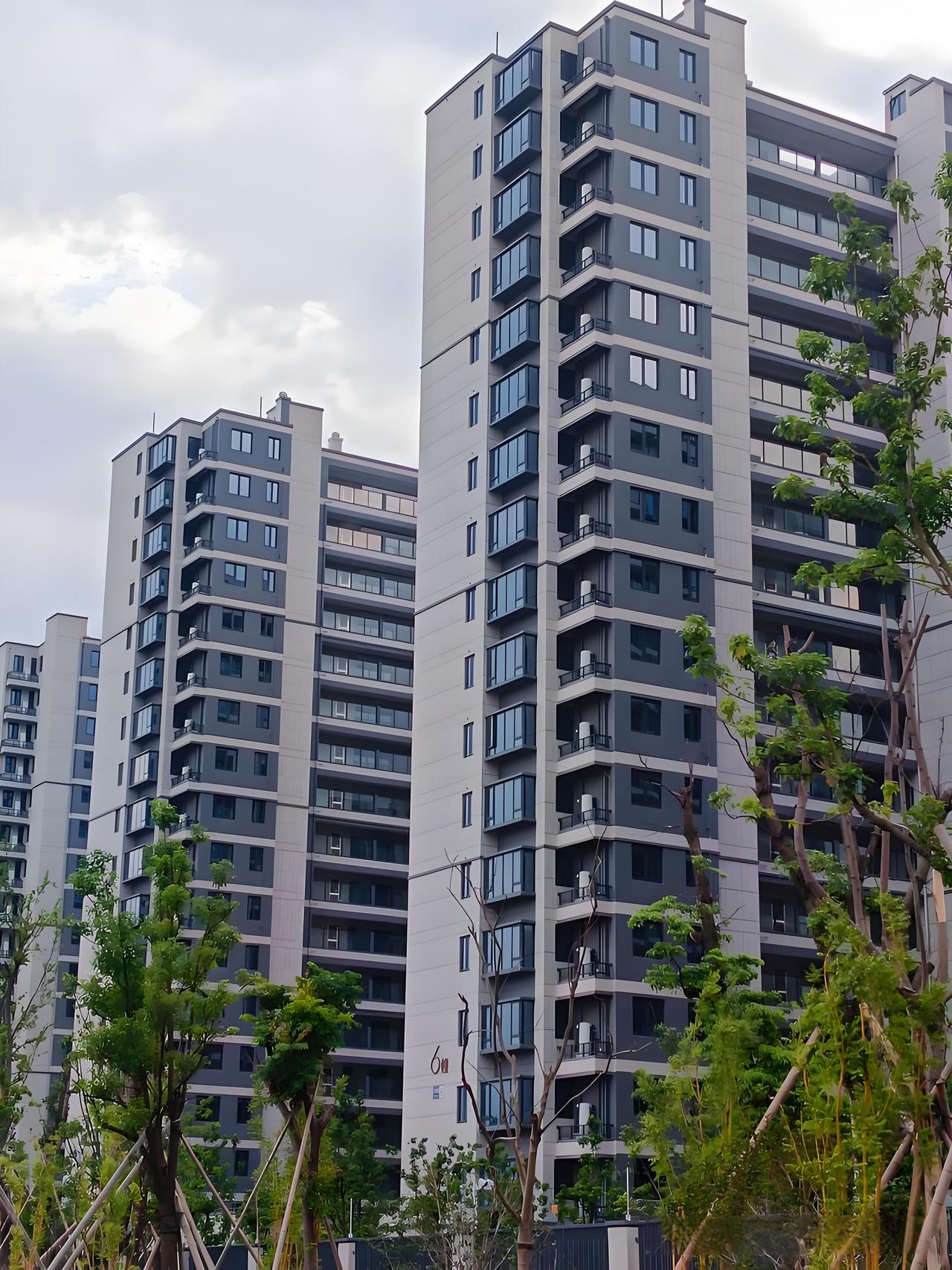 买房最主要看的是什么？
我觉得买房最主要看的不是户型，也不是楼层，也不是位置，买