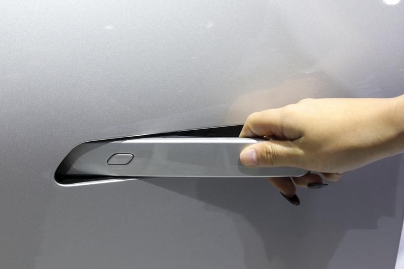 汽车门把手也有强制性国家标准发布啦，这事儿看似不起眼，实则影响不小。
之前汽车门