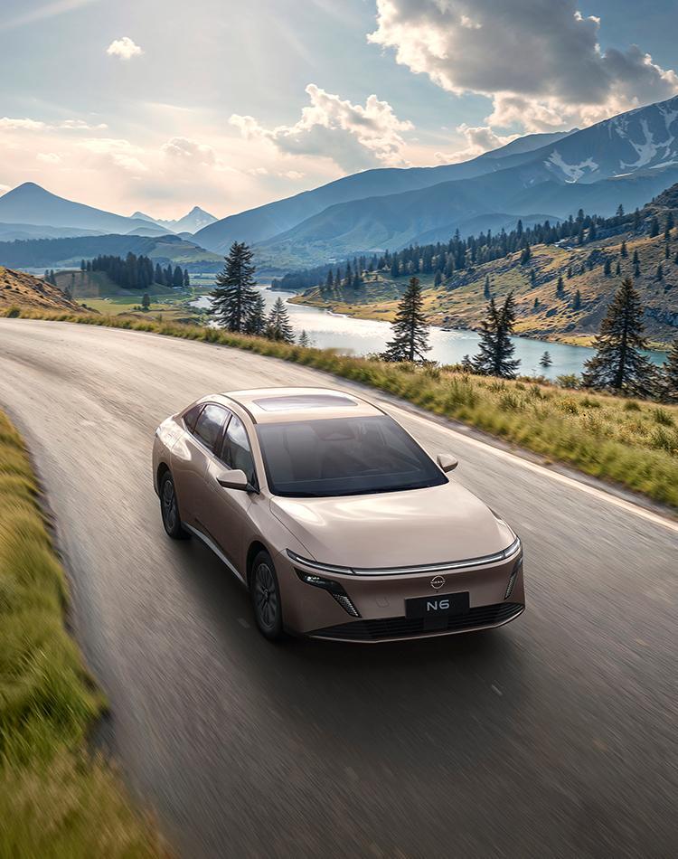 每天通勤来回跑，油费月月超预算；周末想带家人短途出游，又怕充电麻烦、长途续航焦虑